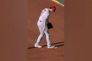 大谷がイライラしてモノに当たり出すとヤフコメが擁護しかなくなる現象ｗ