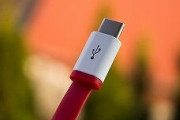 USB-Cは剛性が足りない