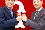 【巨人】桑田真澄コーチ、原監督とグータッチ披露