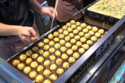 「お好み焼きも食べてみて！」大みそかのたこ焼き屋台 海外の反応