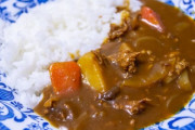 カレーにウスターソースをかける人いるよな。一味足りないとか言って。