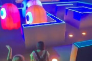 【動画】等身大のパックマンをプレイできるイベントが楽しそう。