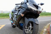バイクが趣味なやつって車だと値段が高いから仕方なくバイクで妥協してるんだろ？