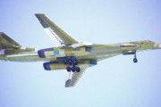 新造された超音速爆撃機「Tu-160M2 ブラックジャック」…カザン航空機工場で初飛行！