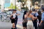 中国人？日本の警察官を蹴る動画に中国ネット「海外で恥さらしシリーズ」「資本主義の警察はこんなに穏やかなのか」