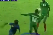 【動画】アフリカサッカーの悪質ファール、次元が違うｗｗｗｗｗ