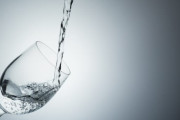 【悲報】MEGUMIさん「高級レストランで無料の水を頼む男はナシ。お金を貯めるより“かっこつけたい”が勝ってほしい」