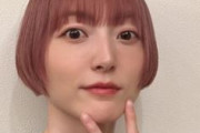 【悲報】人気声優の花澤香菜さん（35）、ピンク髪にしてチー牛避け