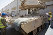 クウェートにある米陸軍第401軍戦場支援部隊ではエイブラムスM1A2戦車などのメンテナンス作業を実施！