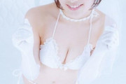 【悲報】大人気アイドル「え、アイドルなのにこんな小さい水着を着るんですか…？」←エッッｗｗｗｗｗ