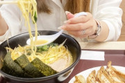 【画像】女の子「にへへ…♡♡ちっちゃいラーメンっ♡♡」