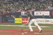 阪神・陽川　右手に打球当て交代　一塁守備でイレギュラー打球を素手でつかみ