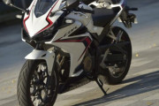 250ccのバイク乗ってます←わかる　1000cc乗ってます←わかる　400cc乗ってます←？？？？？？