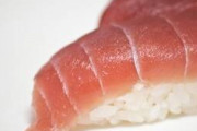 【呆然】寿司屋「へいよ握り寿司！伝統の味です！」ワイ「でも一口大の握り寿司が一般的に食べられるようになったのって戦後からなんすねよw」→結果・・・