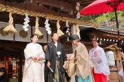 【海外の反応】フランス人「僕は日本に行って神社の巫女と結婚するぞ！」