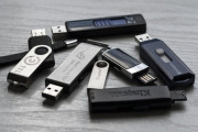 「USBメモリ」を「USB」って略すと怒る人ちょっと来て