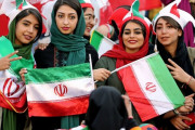 ◆歴史的瞬間◆W杯予選イランで40年ぶりに女性がスタジアムでサッカー観戦…サッカーは女性をも狂わせる？