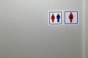 コンビニのトイレにクソ大きく「ご使用の際は必ず店員にお声がけ下さい」と張り紙があった場合