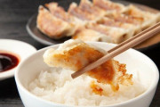 実は日本人の発明「餃子ライス」、中国人の目には「餃子を頼むお金がない人」に見えるって本当？