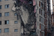 【韓国】崩壊マンション、落下物相次ぐ　行方不明者の捜索難航