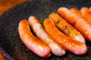 【悲報】ワイ、もう何年も焼いたウインナーを食べていない…