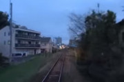 海外「なんで線路脇に家を建てるの？」　日本より、早朝の通勤電車からの眺めが海外で話題に