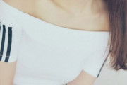 すべすべのデコルテ見せショット!!!小坂菜緒の最新グラビアが最高すぎるwwwwwww