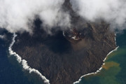 【海底火山】小笠原諸島の西之島で新たな噴火を確認
