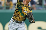 阪神・原口、今季初のベンチ入り　矢野監督「めちゃめちゃベンチで声を出してくれている」