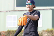 日ハム中島卓也さん、右肘痛と左膝痛でまともに練習出来ない