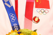 東京五輪の表彰式で中国人選手が身に着けていたものが波紋を呼ぶ（海外の反応）
