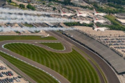 今年で108回目を迎えるインディ500レースで米空軍「サンダーバーズ」がデモンストレーション飛行！