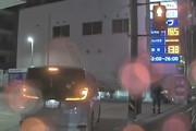 【動画】レア体験（笑）給油待ち中に大幅値上げしてしまうガソリンスタンドが撮影される。