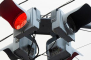 「一灯点滅式信号機」かえって事故起こす恐れ、撤去進む…通行ルール浸透せず