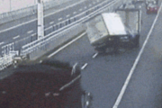 【GIF】絶対生還不可能な道路、発見される