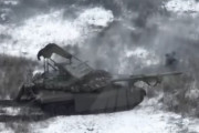 戦車は製造出来てもまともな戦車兵は即成出来ない…ロシア軍のT-90M戦車がまた撃破！