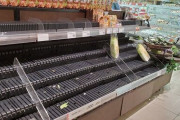【悲報】各地のスーパーで食料品や生活必需品が品薄状態になってるとの投稿が相次ぐ......また買い占めなのか？