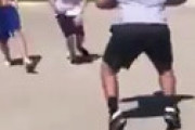【動画】 デブが2対1の喧嘩を挑まれた結果・・ 衝撃動画が流出