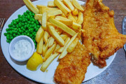【画像】イギリスご自慢の「フィッシュ・アンド・チップス」とかいう料理