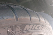 タイヤに若干亀裂入りだしたんやけどまだいけるよな？