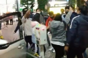 海外「夜の東京で外国人だけが音楽鳴らして踊って騒いでる…」