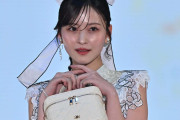 乃木坂46金川紗耶、ノースリワンピから美肌輝く トップでの投げキスに観客悶絶【ガルアワ2026SS】