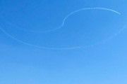 韓国空軍の特殊飛行チーム「ブラックイーグルス」がピラミッド上空に太極模様を描きエジプト人を魅了！