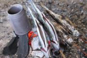 ｢焚き火の周りに木の枝を串にした川魚を並べてパチパチ焼く｣ あれって男しか憧れないらしいな⁉