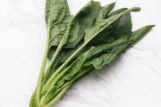識者「ほうれん草を洗うだけで食べるのはやめとけ」