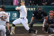 阪神佐藤輝明６月も好調維持　強メンタル19度目マルチ「大きい勝利」貢献