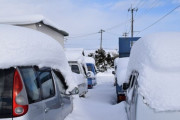 バカ「うぅ、除雪作業つらいよぉ……」 ワイ（身長999cm、体重99g）「ふん」