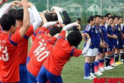 【悲報】韓国サッカー選手｢あかん猿真似がばれてもうた…せやっ！｣