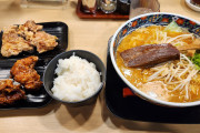 なんでデブってラーメンに唐揚げと大ライスつけるの？