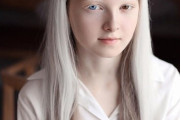 【画像】アルビノでオッドアイのロシア少女